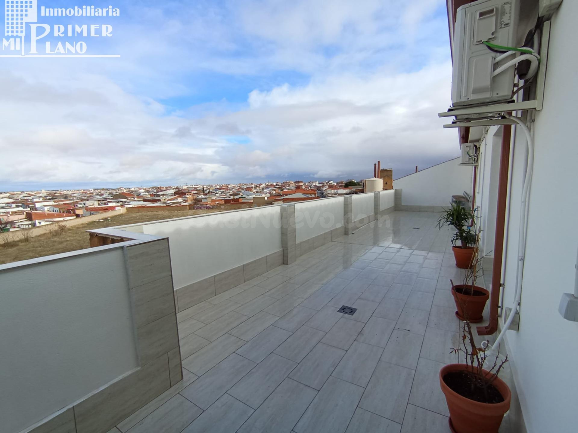 Ático en Venta con Amplia Terraza en Tomelloso zona calle Jerez VPO