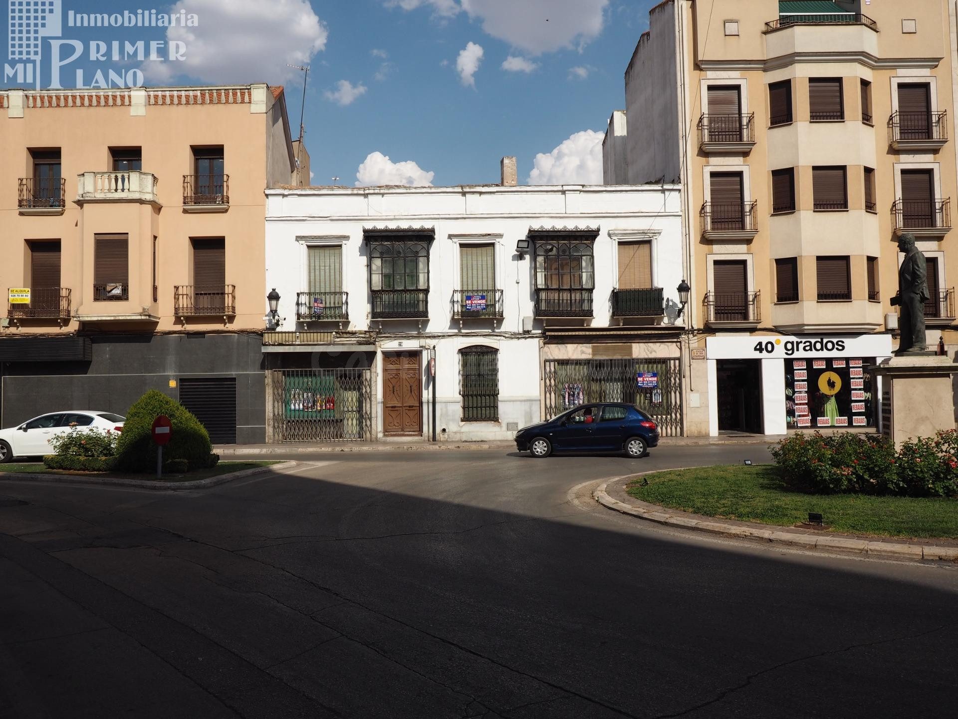 Amplio Edificio en Venta en el Corazón de Tomelloso - Ideal para Nueva Promoción