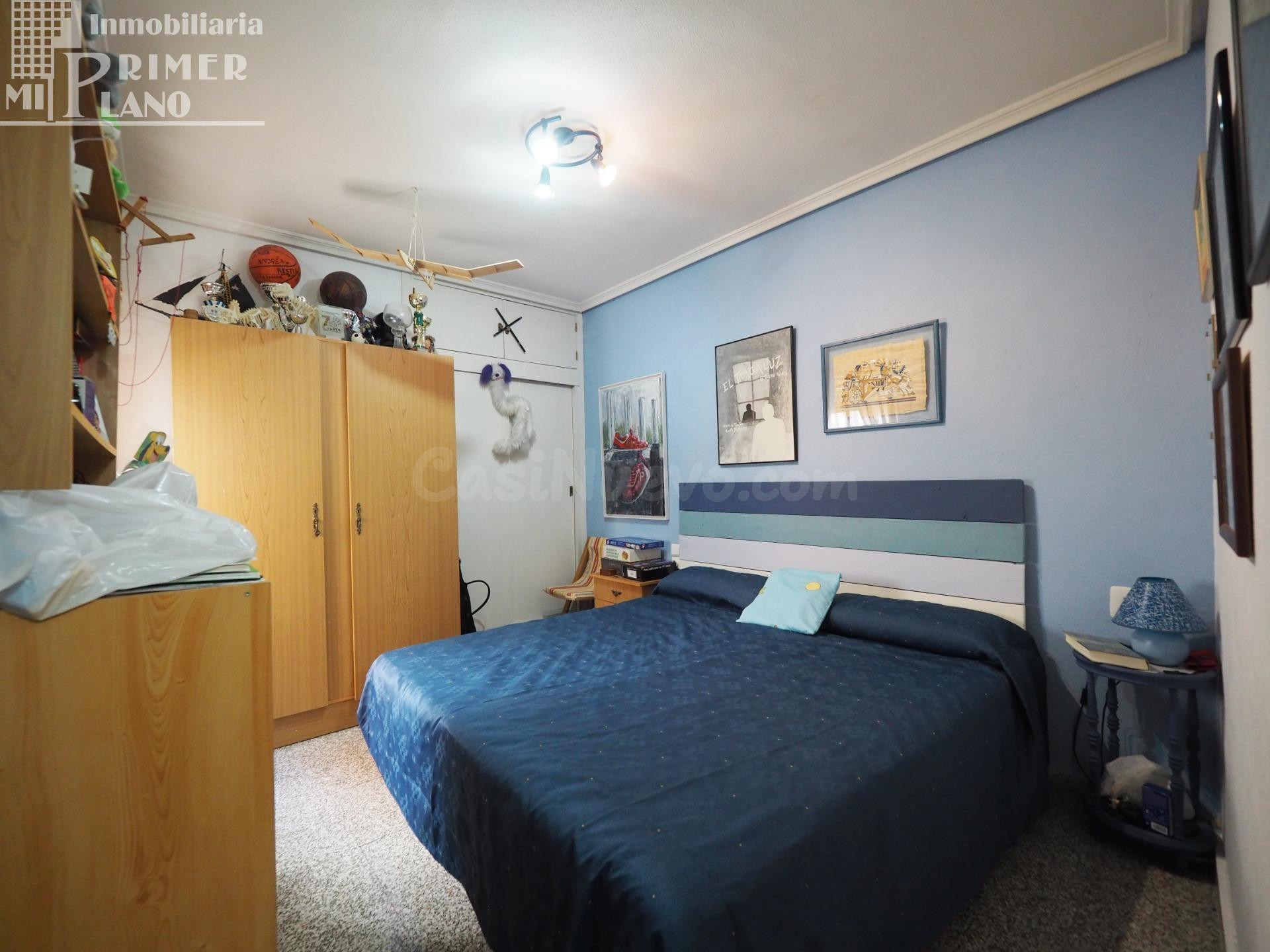 *Se vende amplio piso con 4 dormitorios, garaje, trastero y  - foto 4