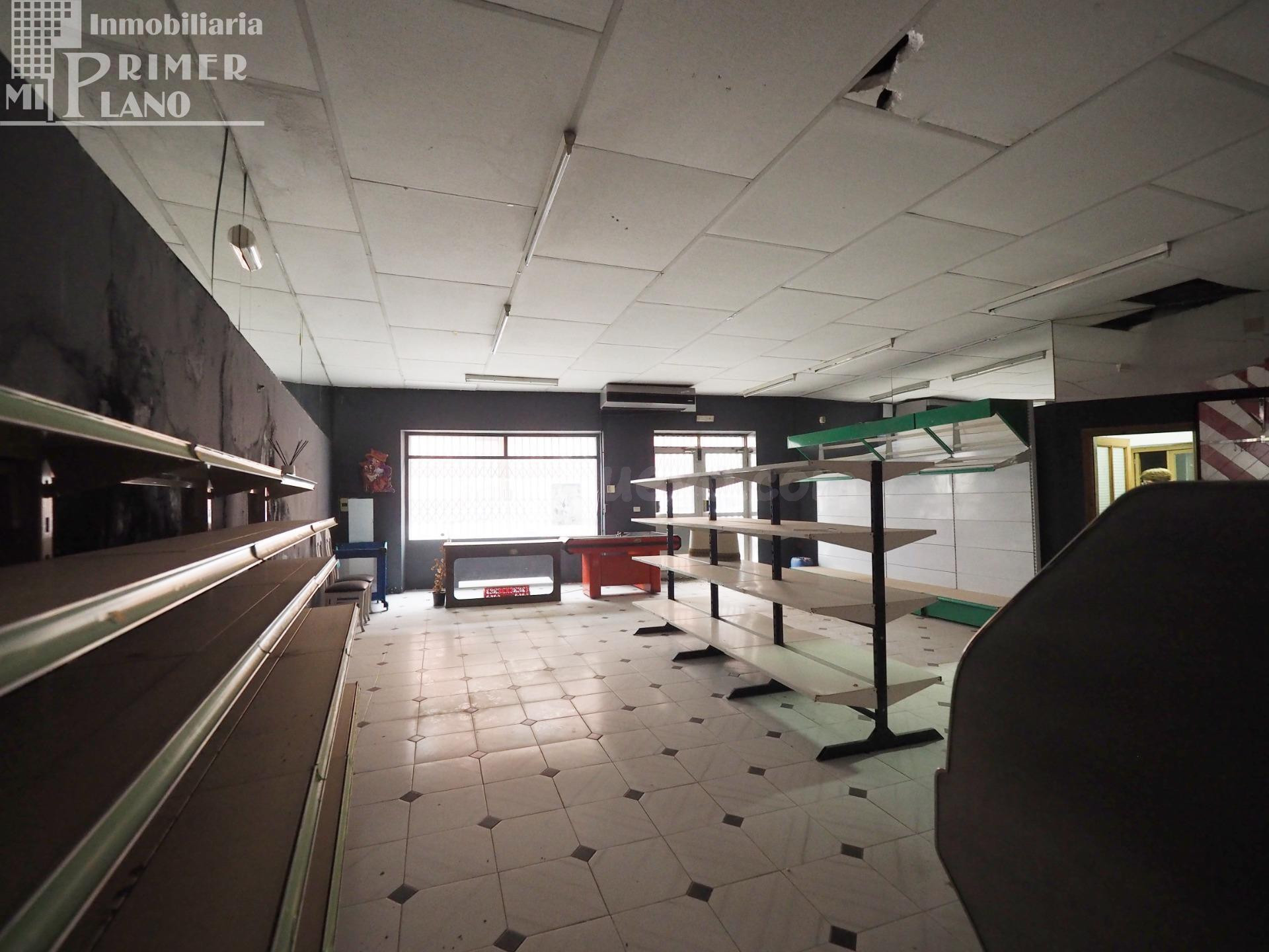 *¡OPORTUNIDAD DE ULTIMA HORA! Se vende amplia Casa en Esquina con Garaje en Tomelloso*