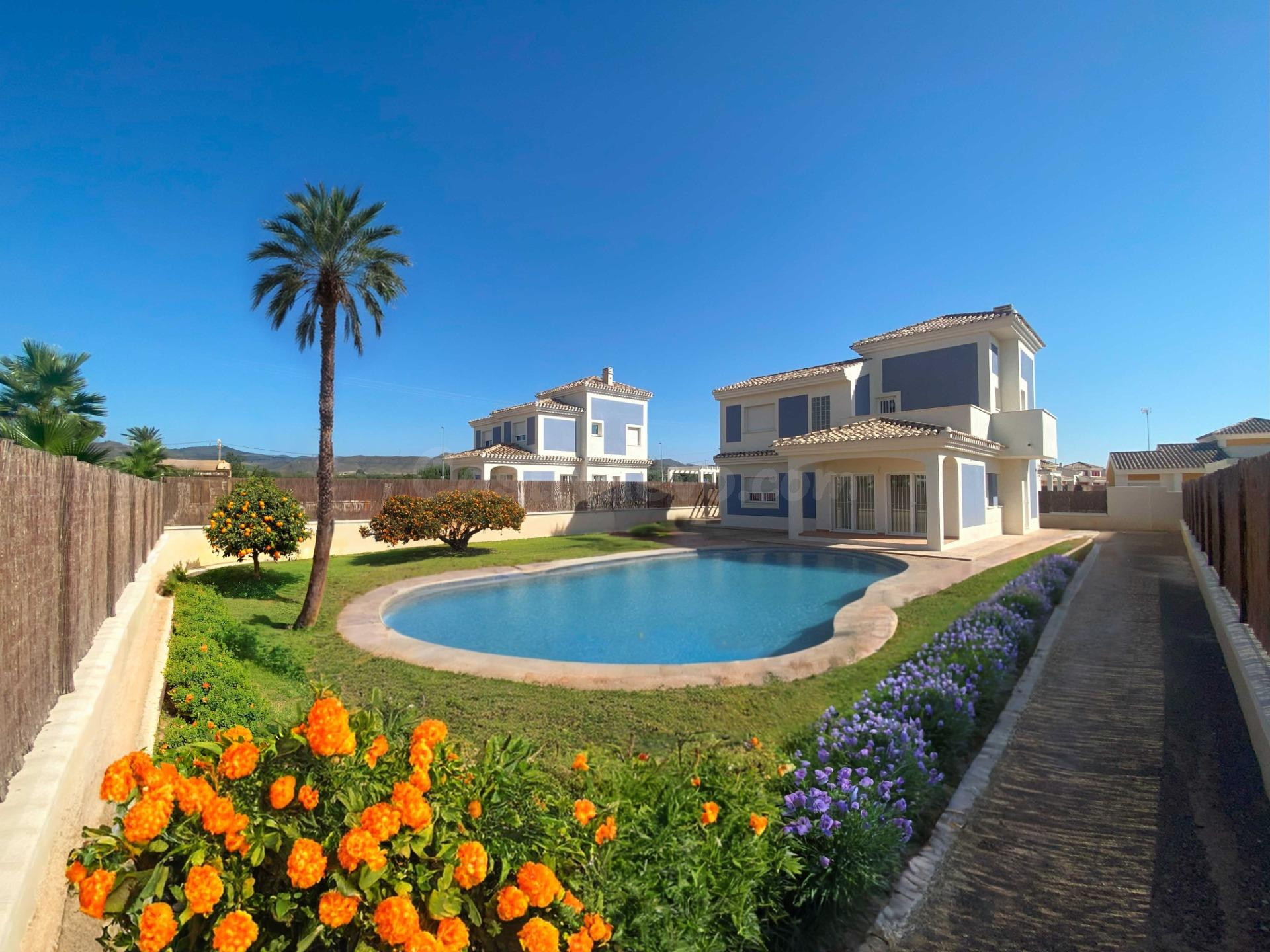 VENTA DE VILLA INDEPENDIENTE EN JARDINES DE LA ALMENARA, LORCA