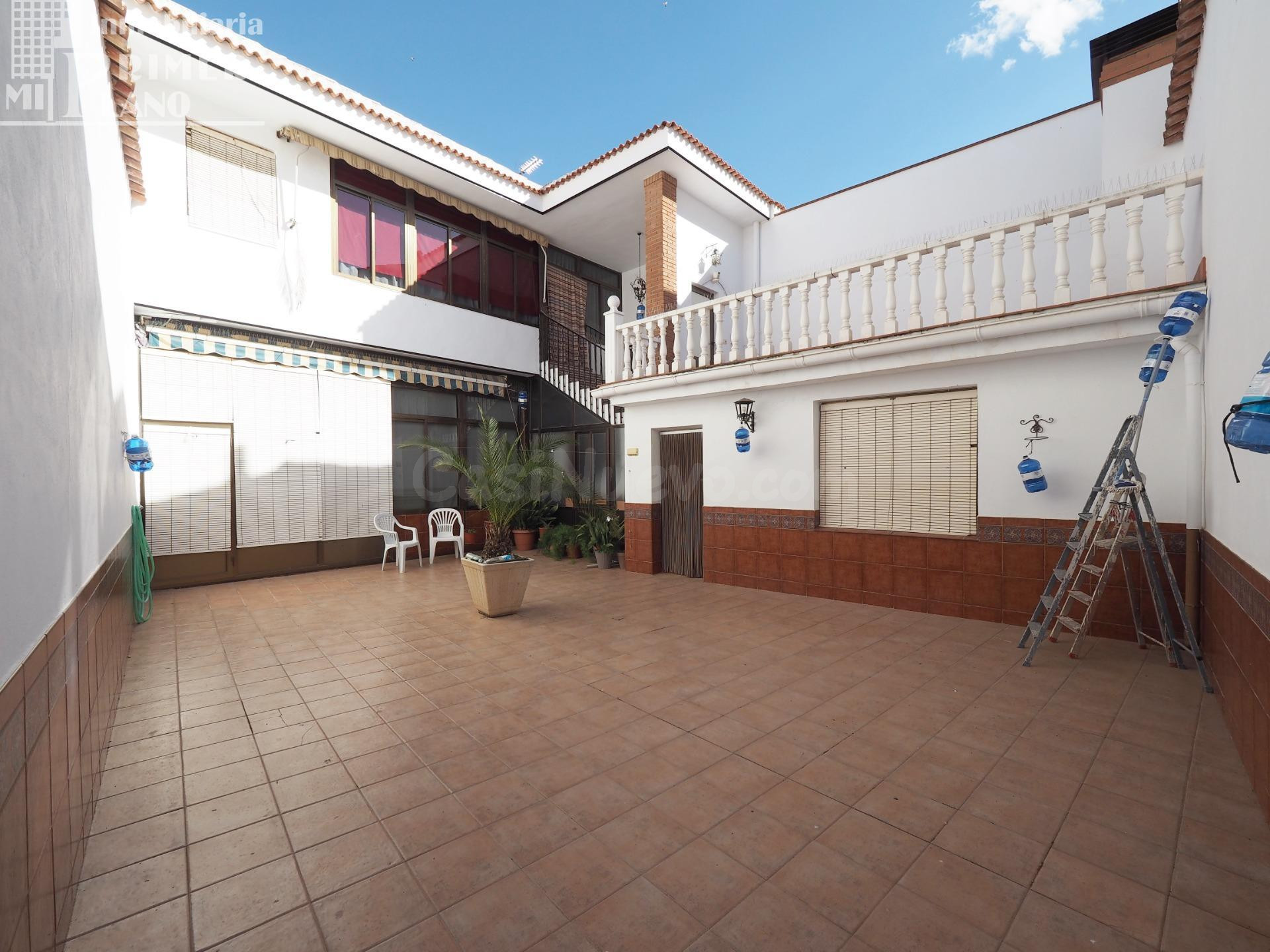 Exclusiva Casa de Dos Plantas en Tomelloso - Oportunidad Única por 340.000€