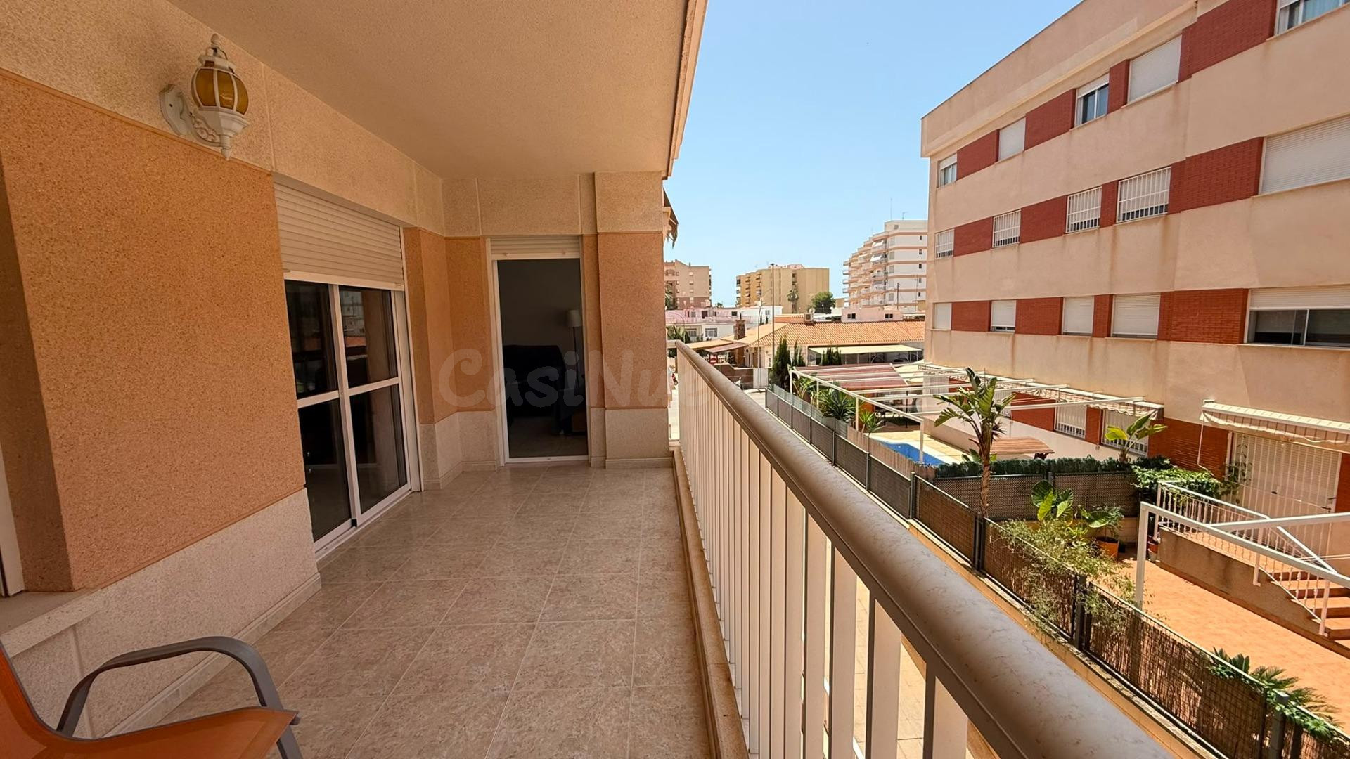 VENTA DE PISO CON GARAJE EN LA ZONA DE PLAYA PONIENTE