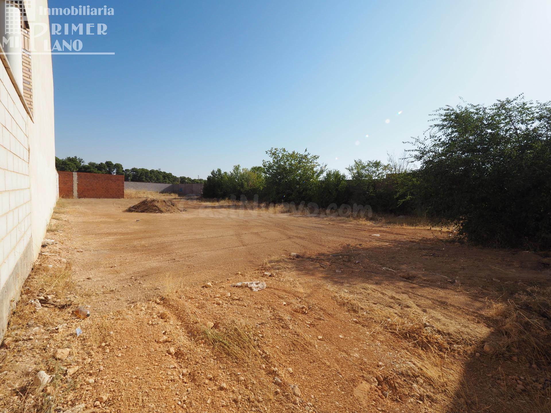 Oportunidad de Inversión en Tomelloso: Solar en Polígono 20 por 150,000€