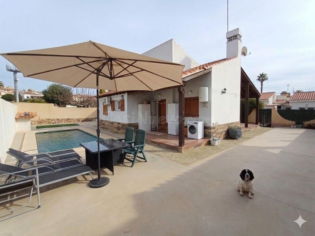 Alquiler chalet independiente con piscina en calabardina