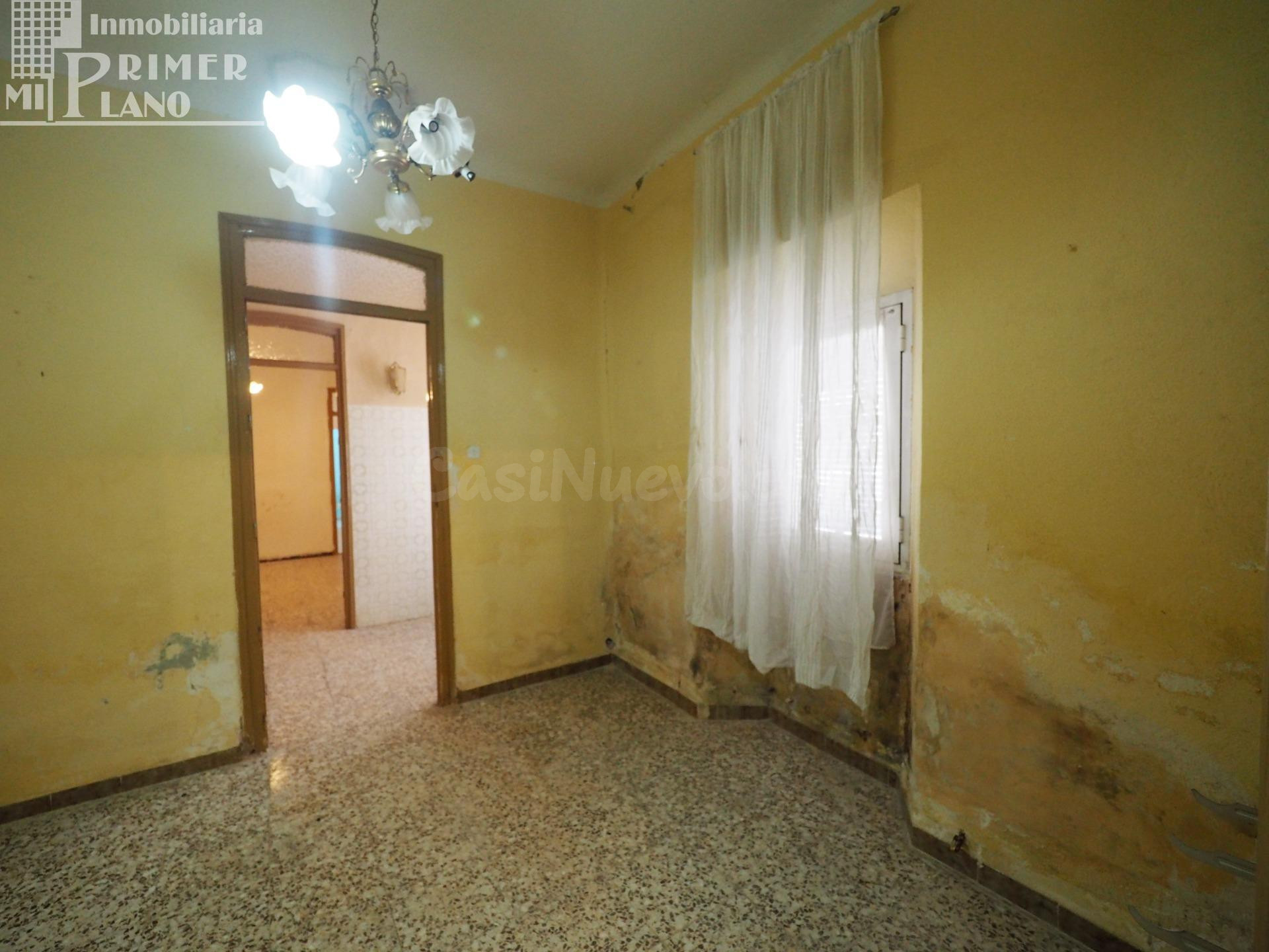 Oportunidad de Inversión en Tomelloso: Casa junto a calle San Roque para derribar 18 metros de fachada