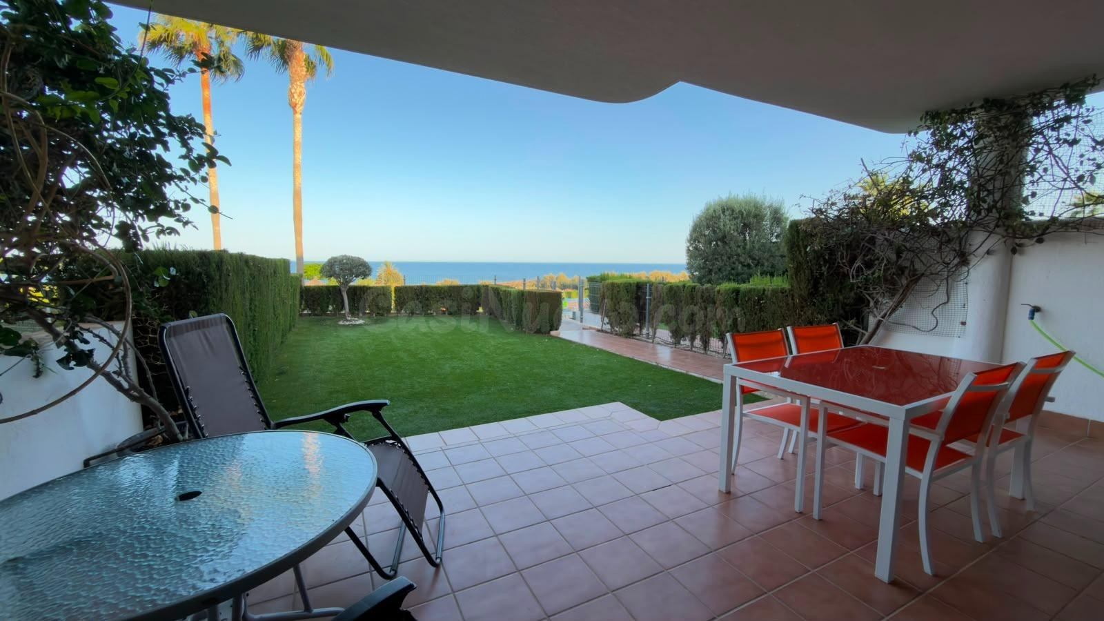 VENTA DE BUNGALOW DE PLANTA BAJA EN PRIMERA LINEA DE PLAYA, MAR DE PULPÍ