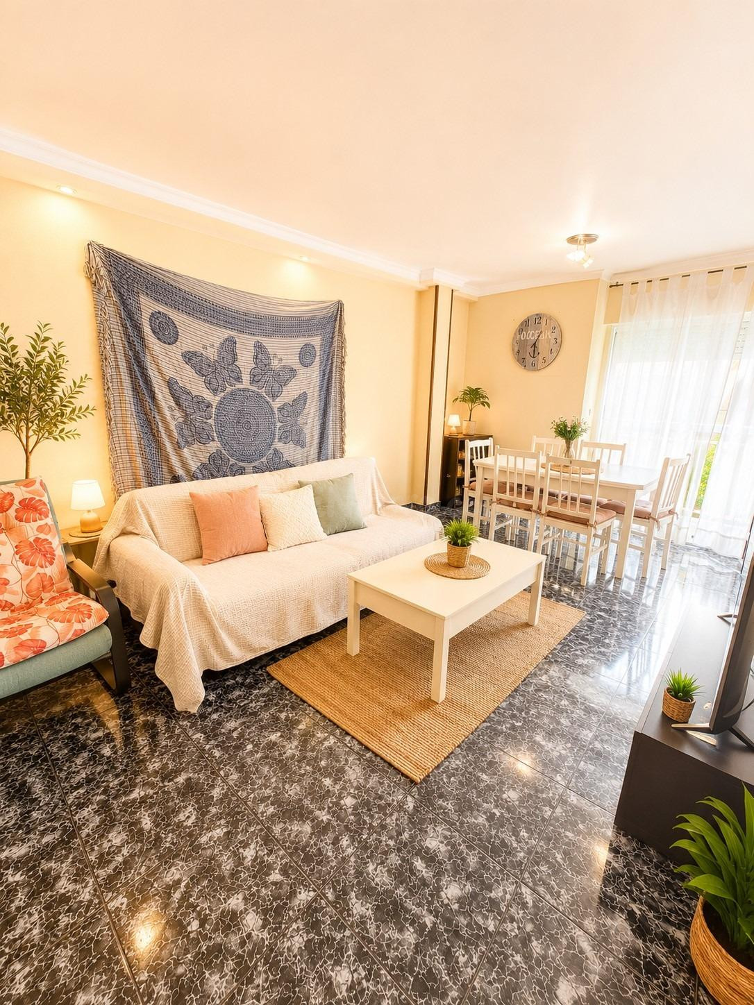 VENTA DE PISO CON GARAJE EN ÁGUILAS CENTRO