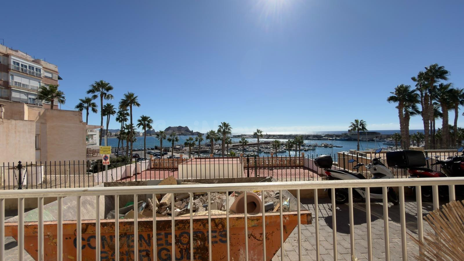 VENTA DE PISO PARA REFORMAR EN LA EXPLANADA DEL MUELLE, ÁGUILAS