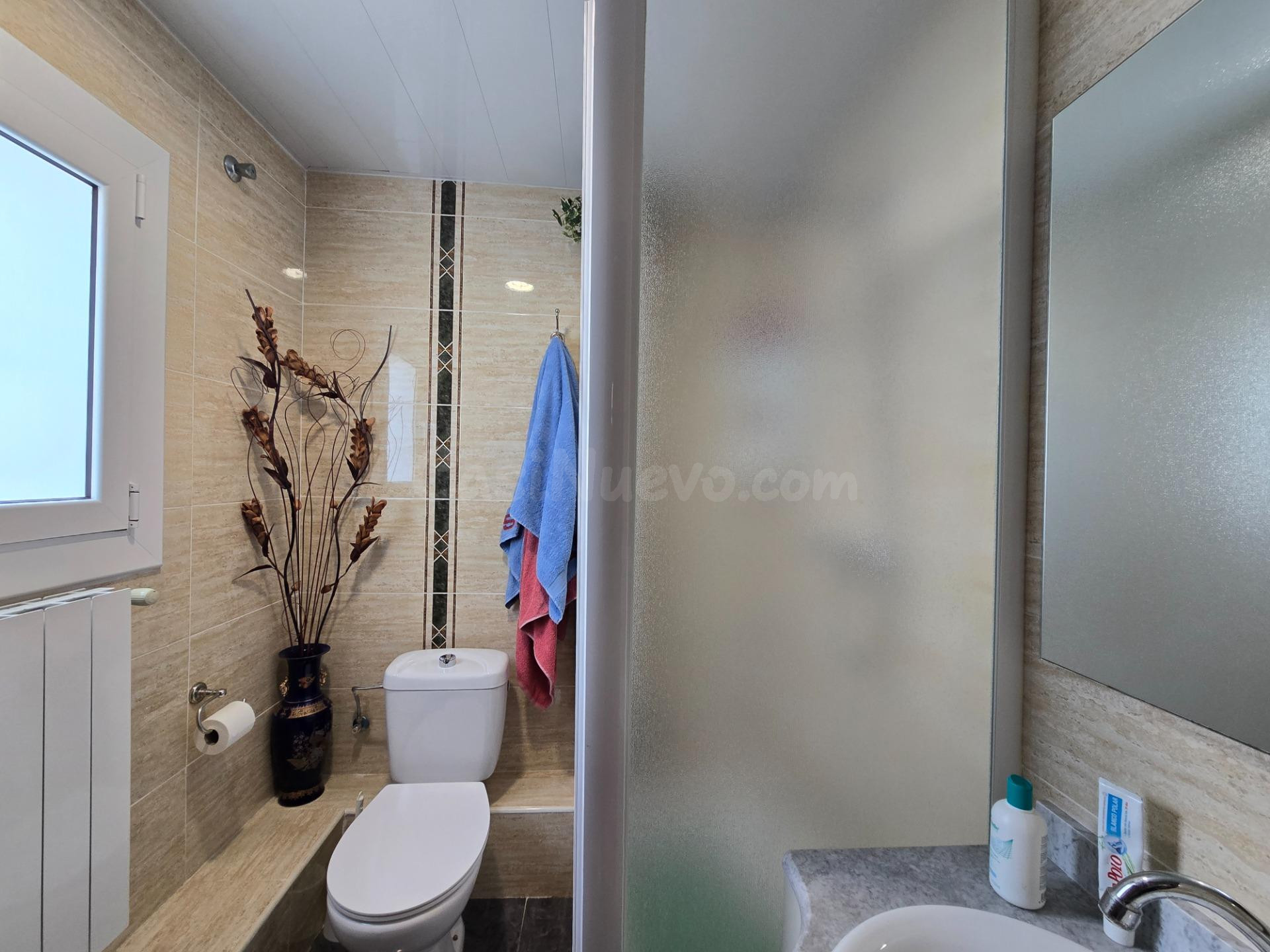 Piso independiente con jardín y piscina - foto 4