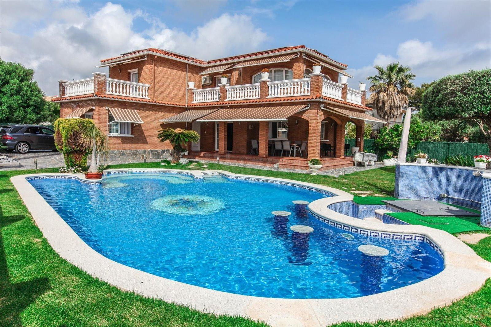 Chalet Independiente en venta en Roda De Bara