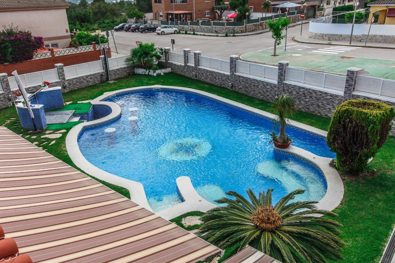 Chalet Independiente en venta en Roda De Bara - foto 2