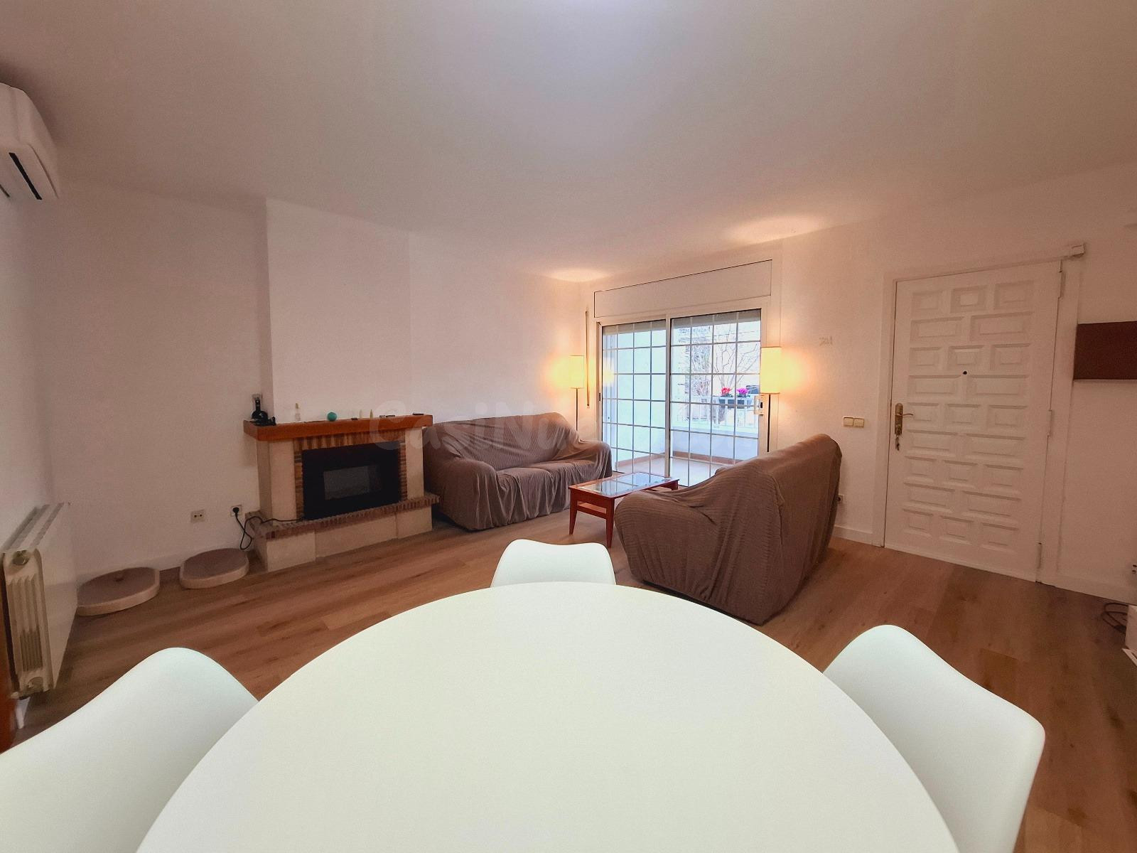 Chalet adosado en Segur de Calafell – Zona Centro, con pisci - foto 3