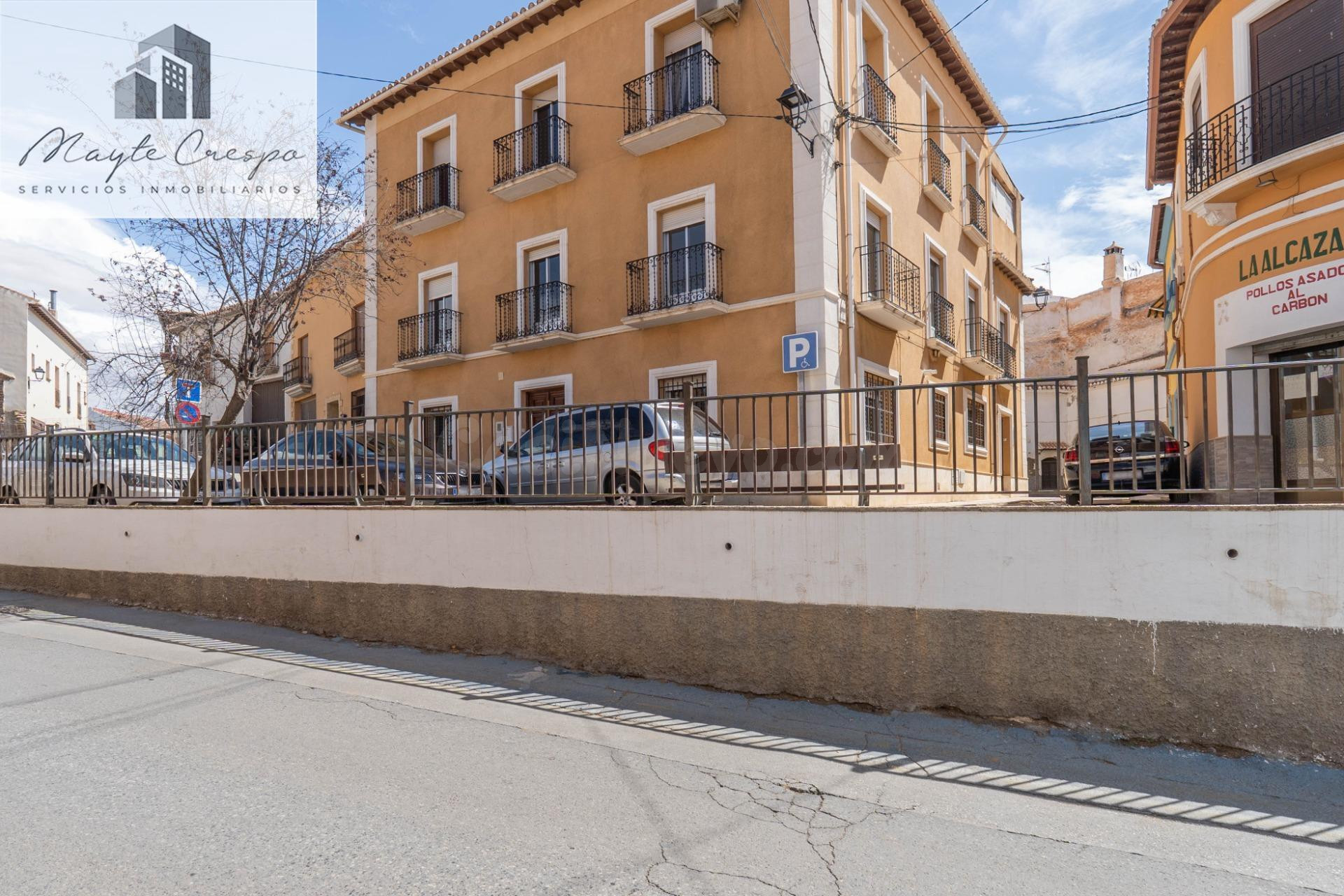 Amplia Casa en Venta en Guadix - Oportunidad de Inversión