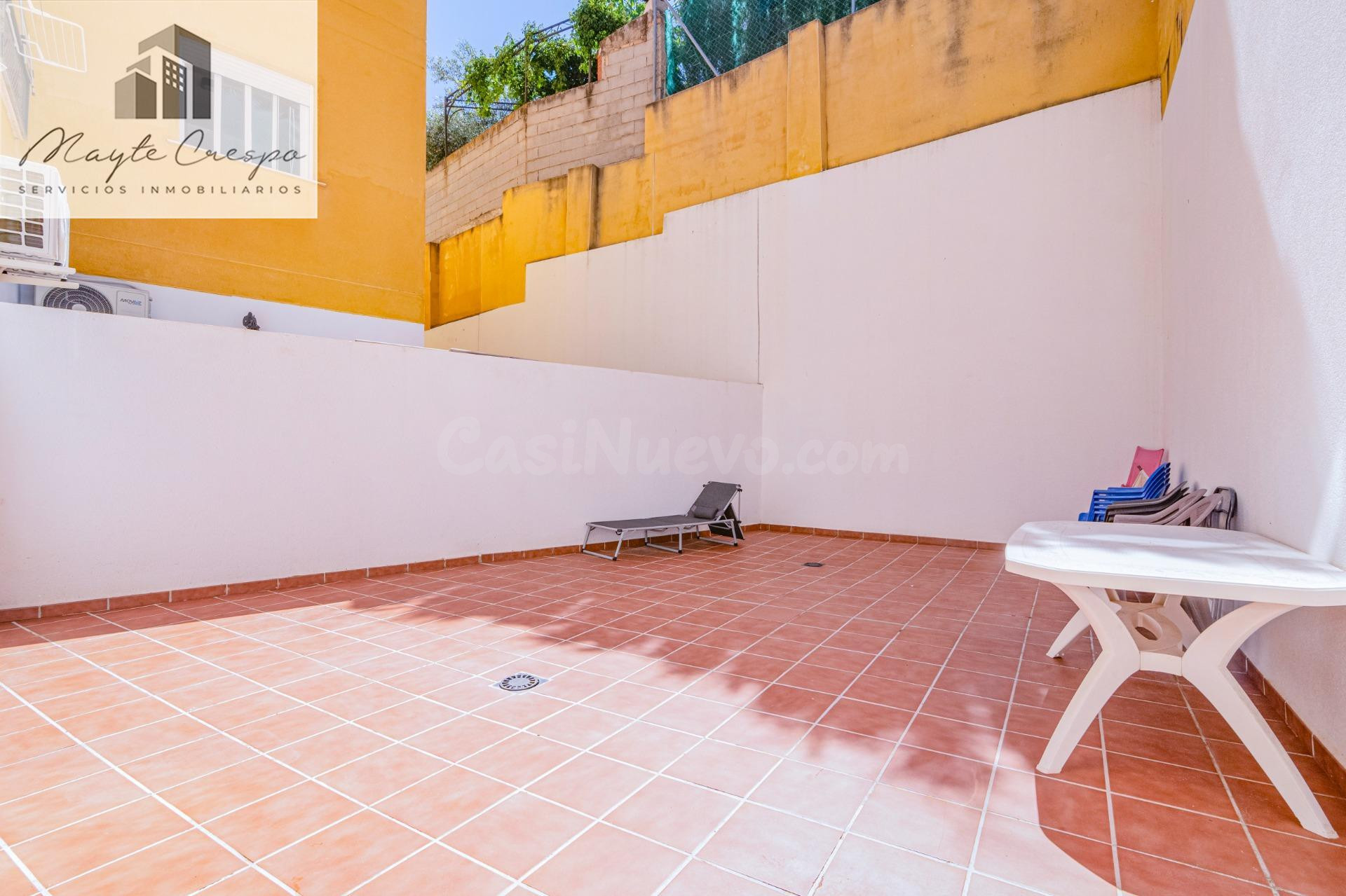 PISO CON PATIO Y COCHERA EN LA ZUBIA