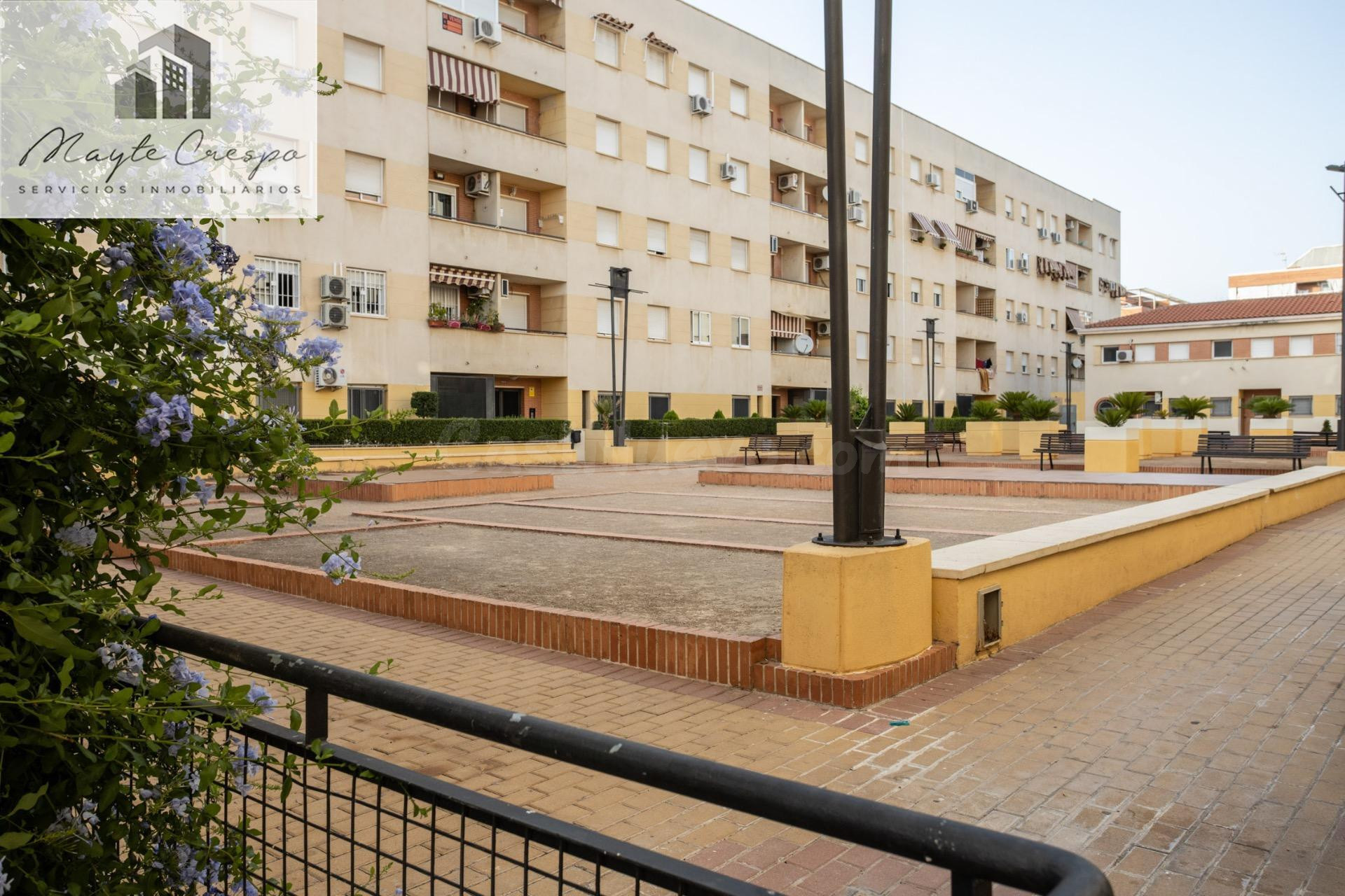 Amplia vivienda VPO con terraza, garaje y excelente ubicación junto a Avenida Juan Pablo II