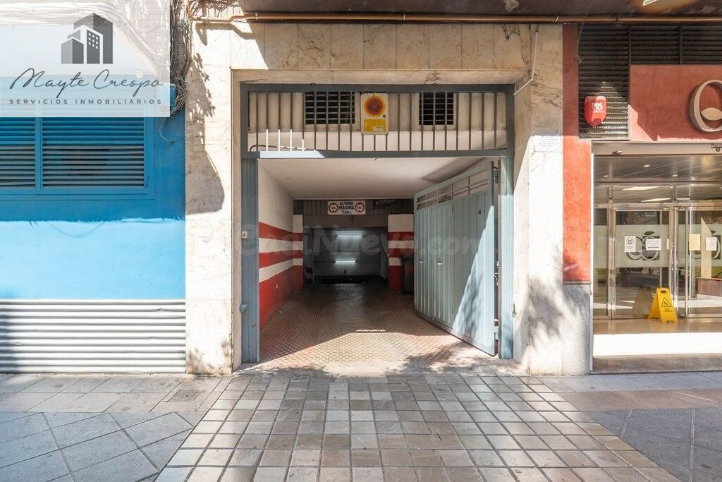 Venta de tres plazas de garaje juntas en calle Pedro Antonio de Alarcón