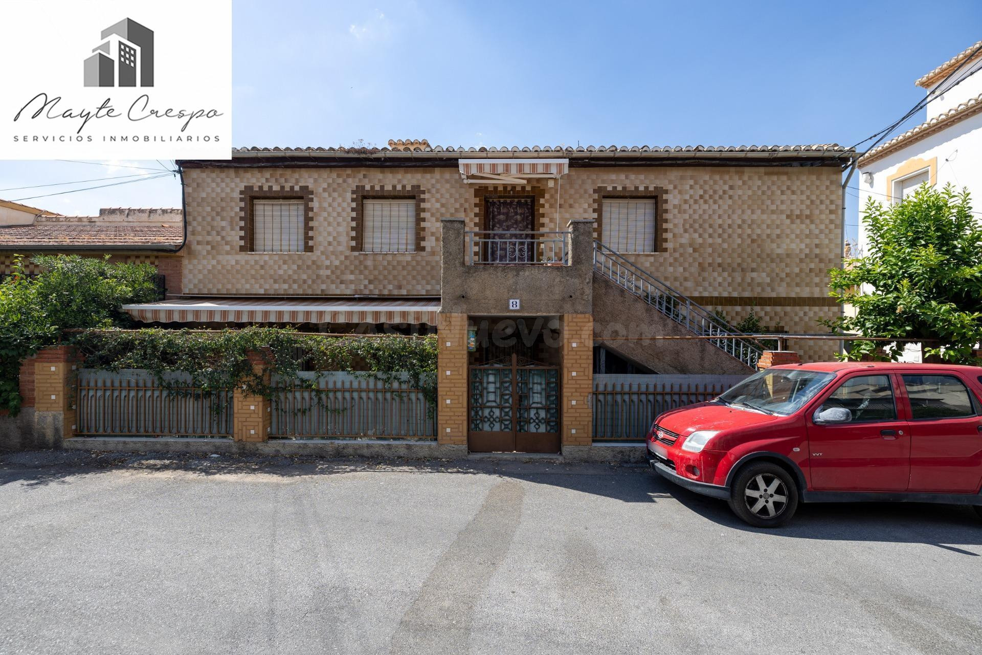 Barrio de Monachil--Casa con 3 viviendas independientes en una sola finca.