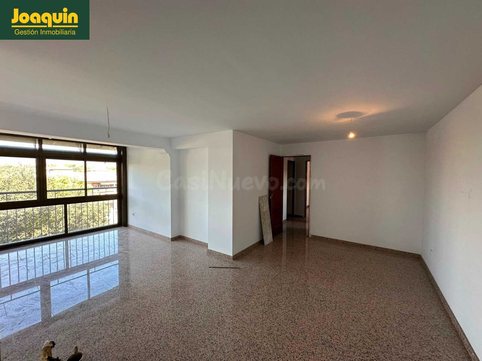 ¡Fantástico piso reformado de 90 m2 con terraza y vistas en Avda. de Cádiz!