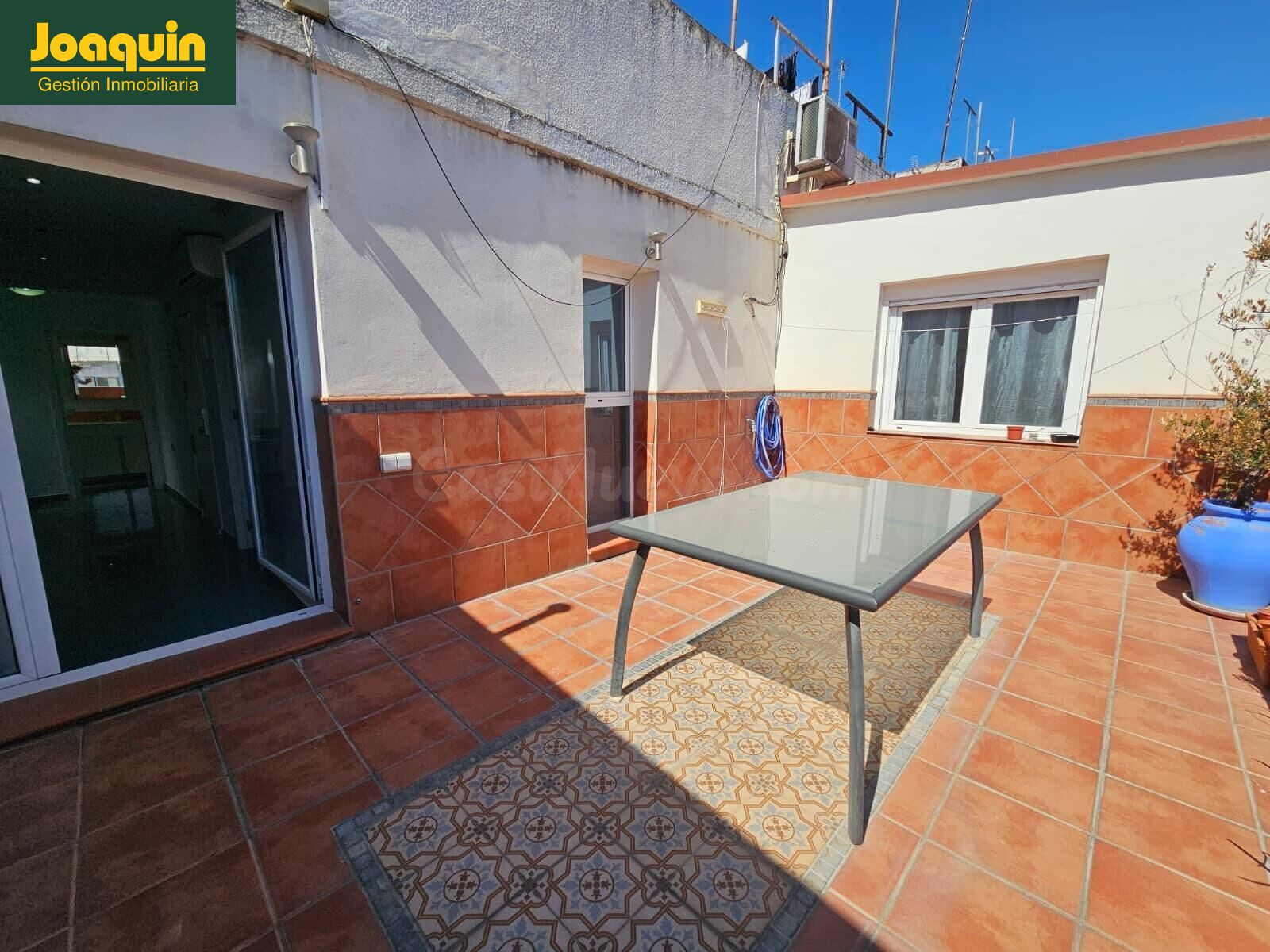 ¡Espectacular Ático reformado con terraza de 20m2 junto a Avenida Jesús Rescatado!