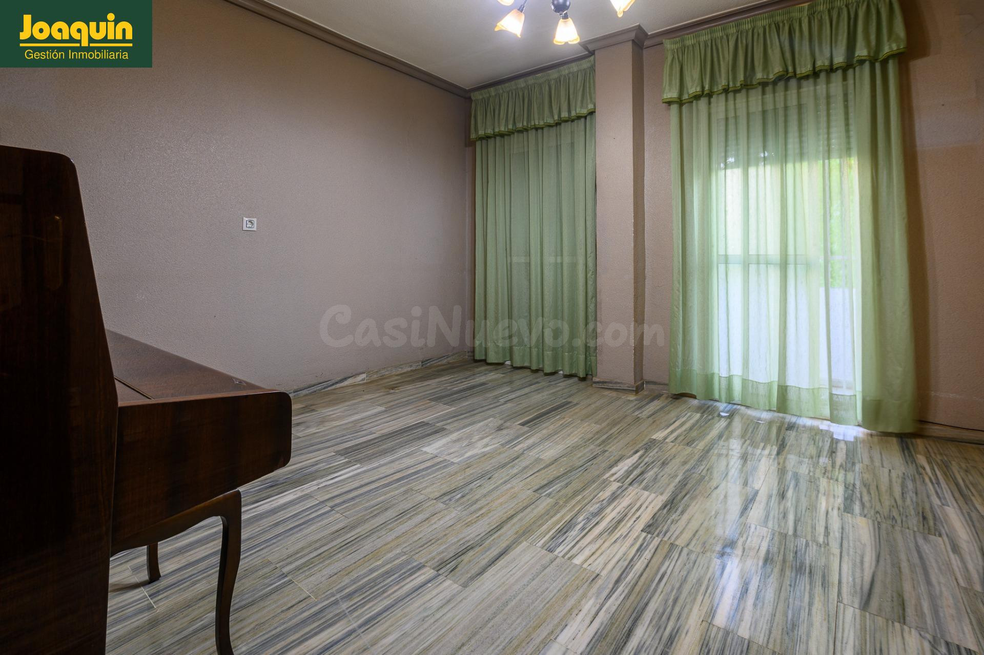 Piso con terraza a un paso del Centro y del Casco Histórico de Córdoba (Zona Fleming)