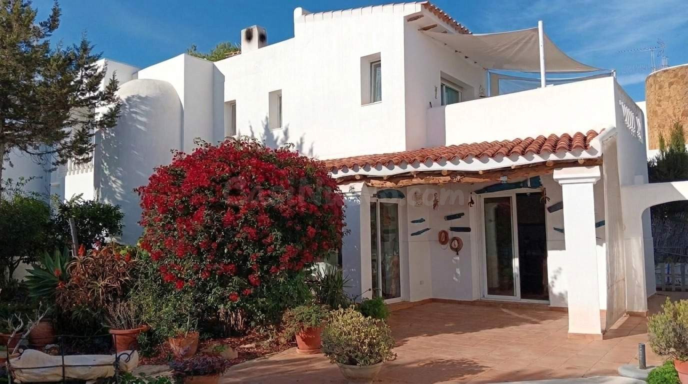 Casa rústica en Santa Eulalia del Río - foto 5