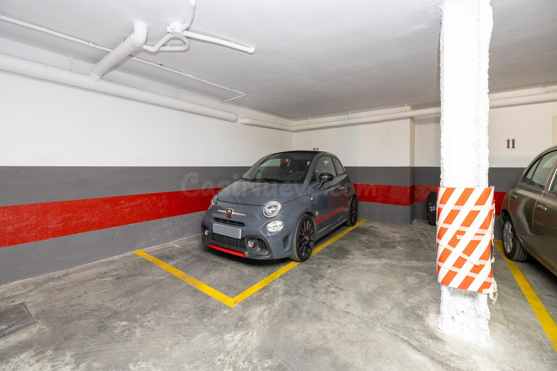 Barrio del Realejo. Sacamos a la venta dos plazas de garaje para coche muy grande.