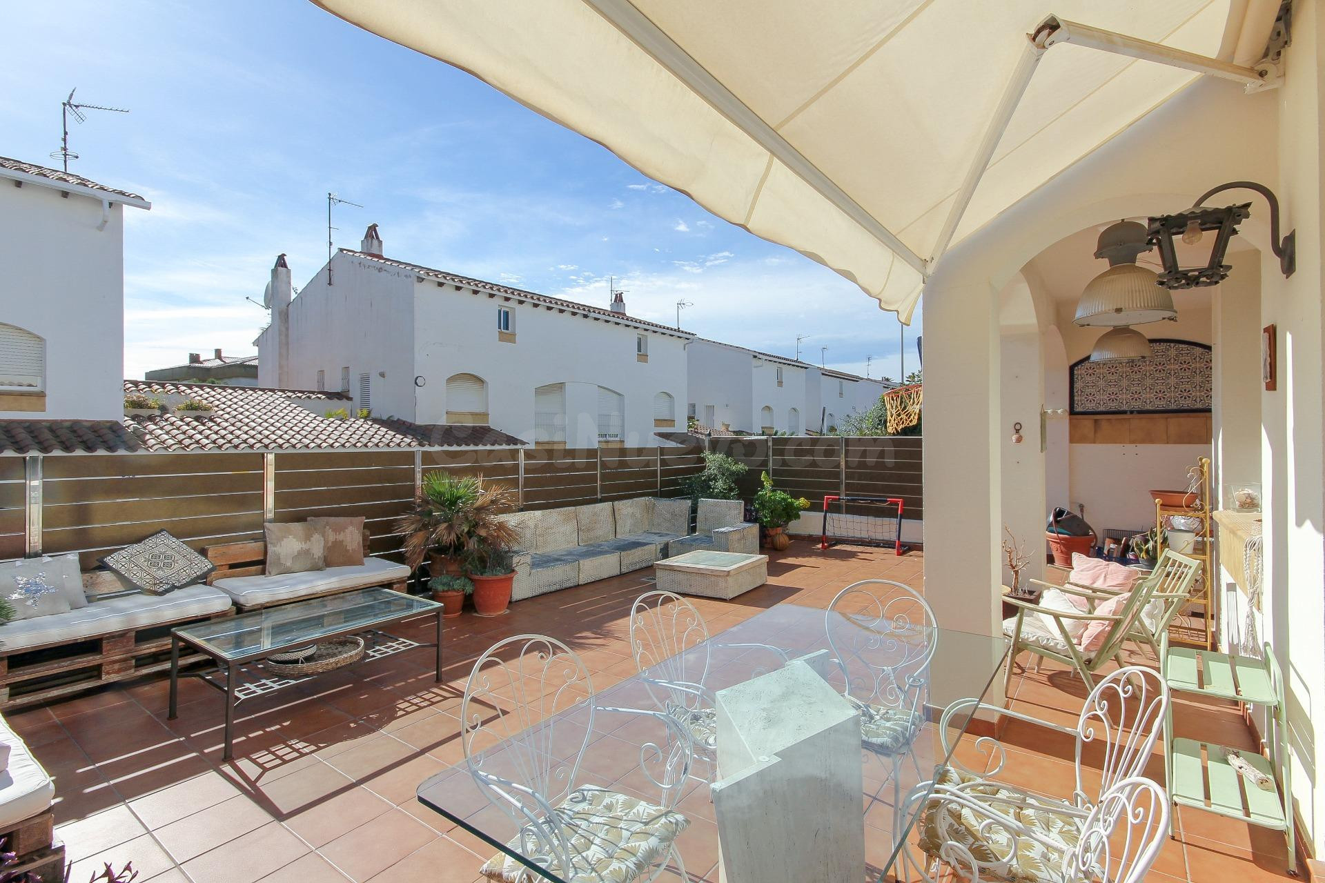 CHALET PAREADO EN VENTA - SITGES - foto 2