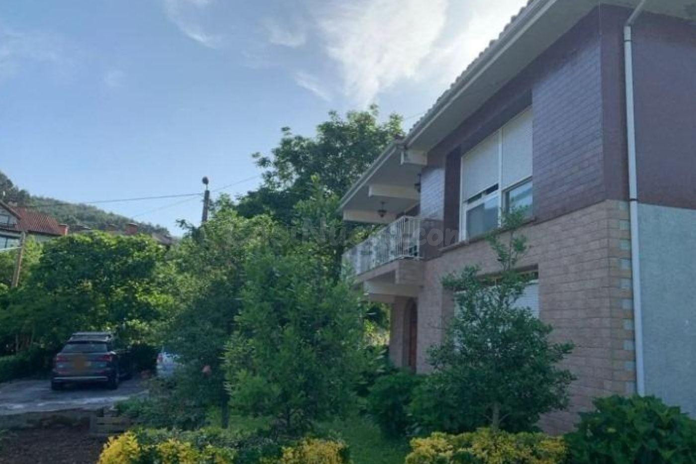 EXCLUSIVO CHALET CON GRAN PARCELA EN LIMPIAS