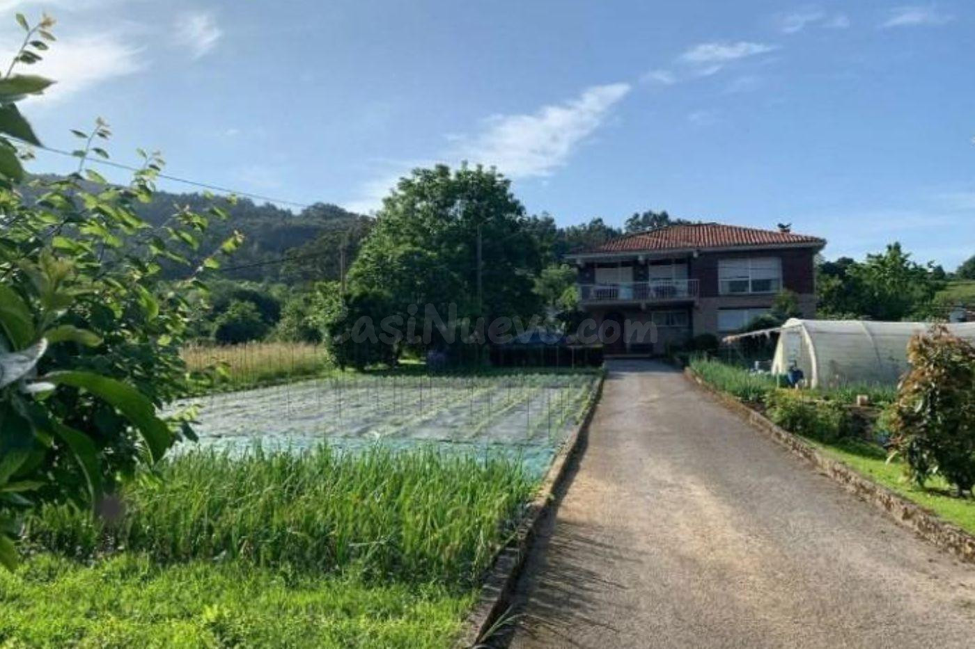 EXCLUSIVO CHALET CON GRAN PARCELA EN LIMPIAS - foto 3