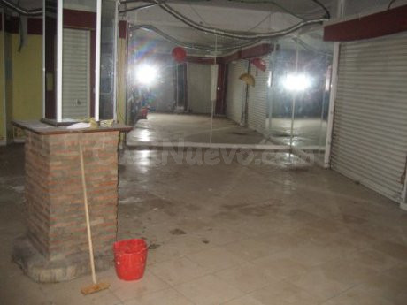 Local comercial 190m² en alquiler - Luis Montoto - Santa Justa
