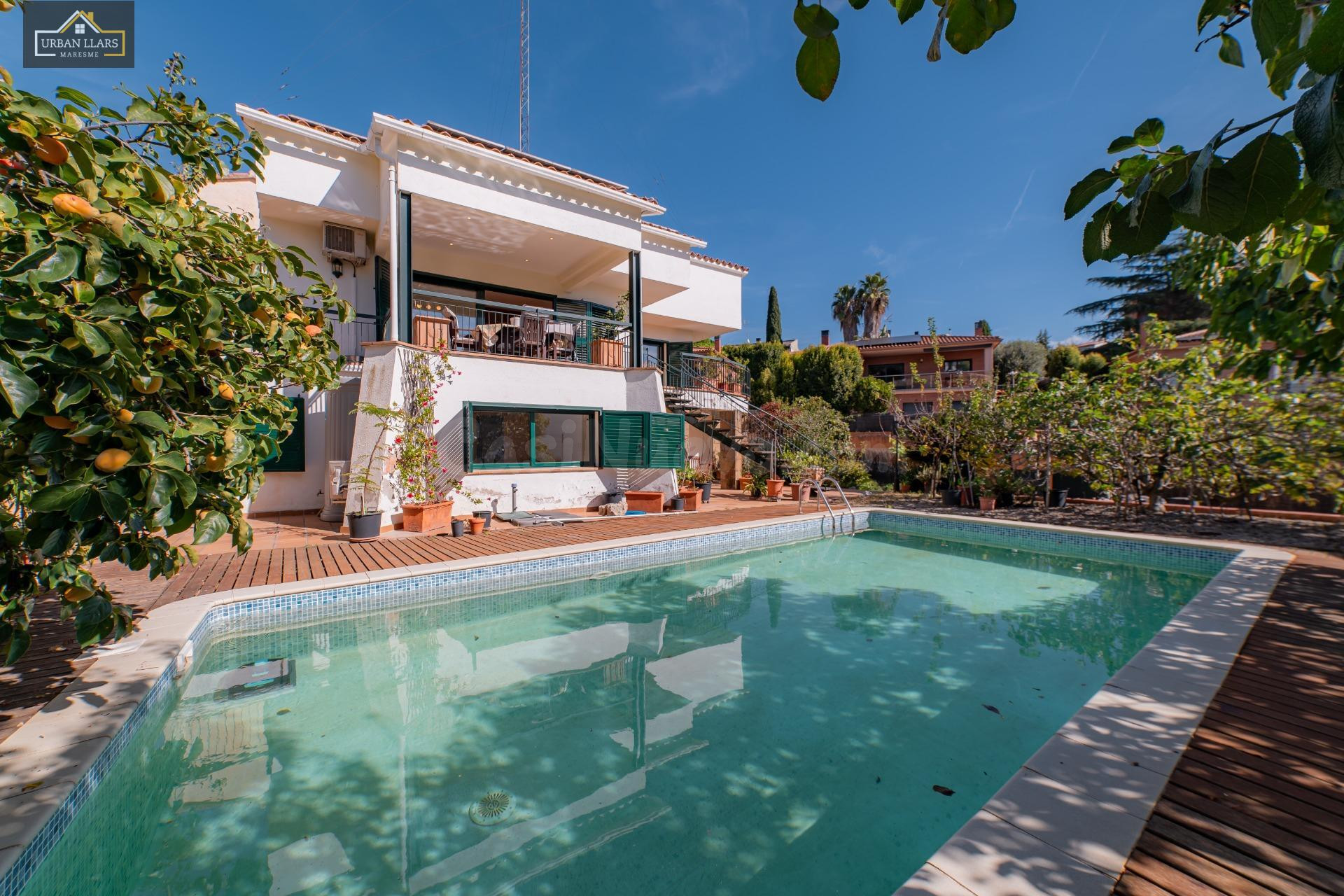 Espectacular casa a cuatro vientos con piscina en el centro de Sant Vicenç de Montalt