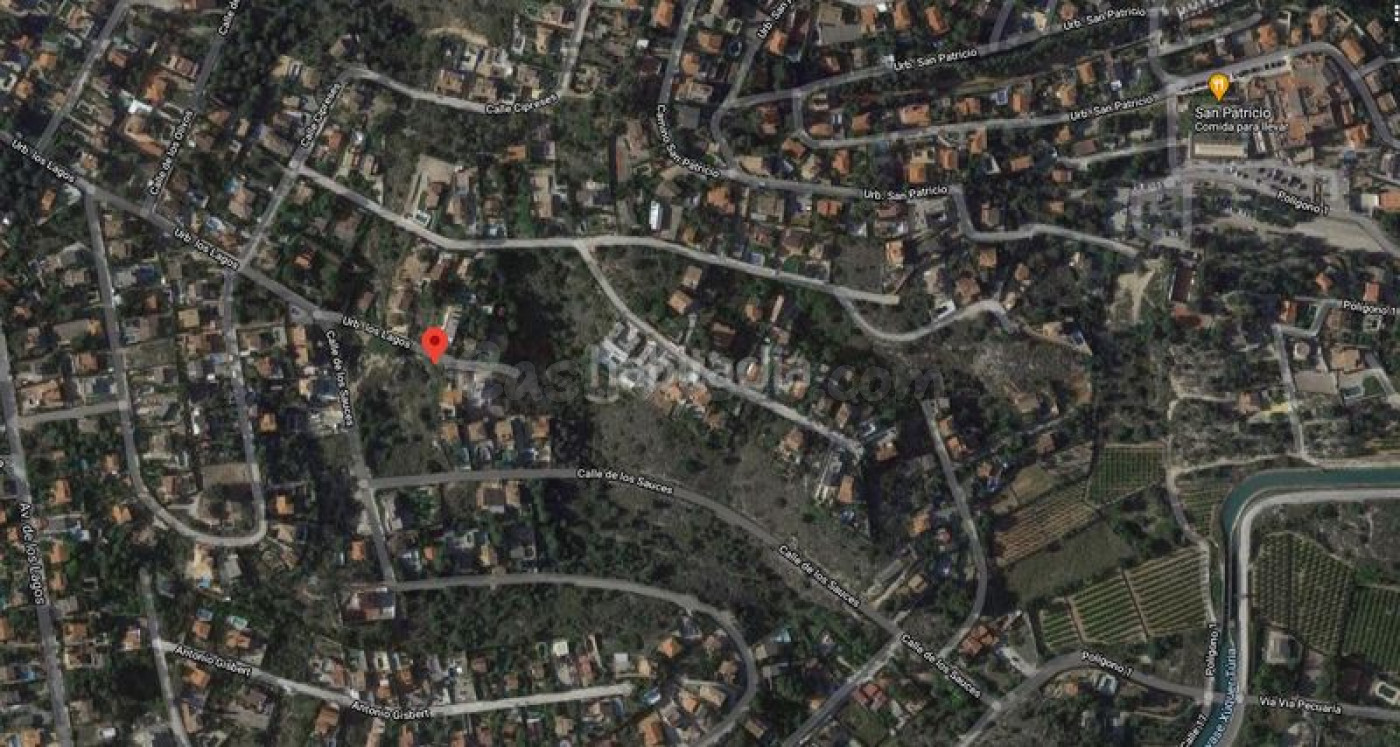 PARCELA EN URBANIZACIÓN LOS LAGOS