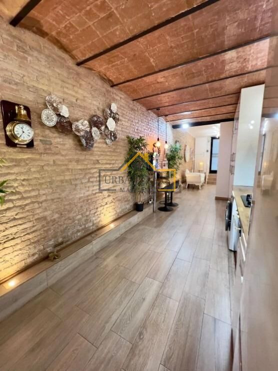 Encantadora Planta Baja en El Poble-sec, Barcelona por €420,000