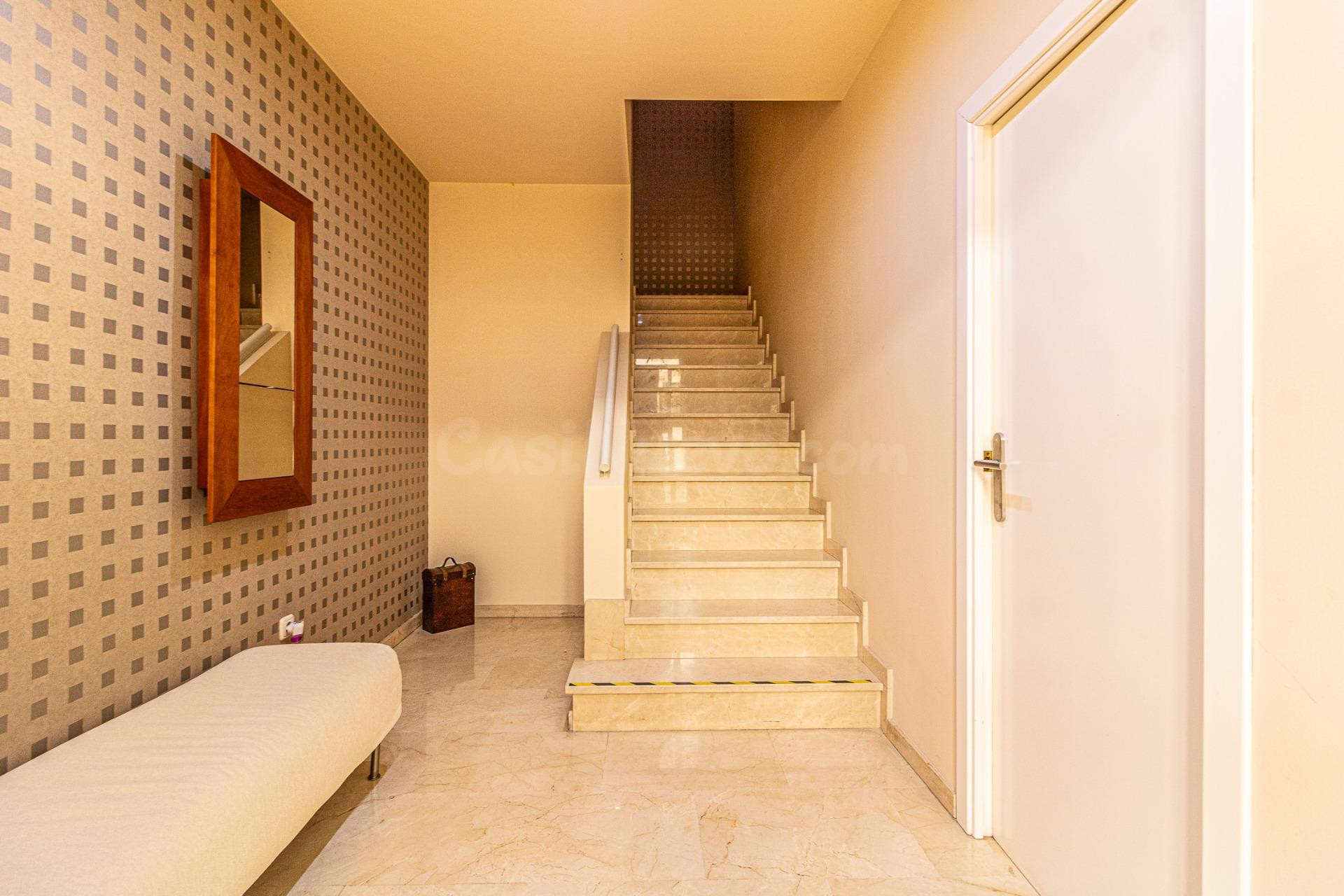 PRECIOSO ADOSADO EN VENTA EN CARLET