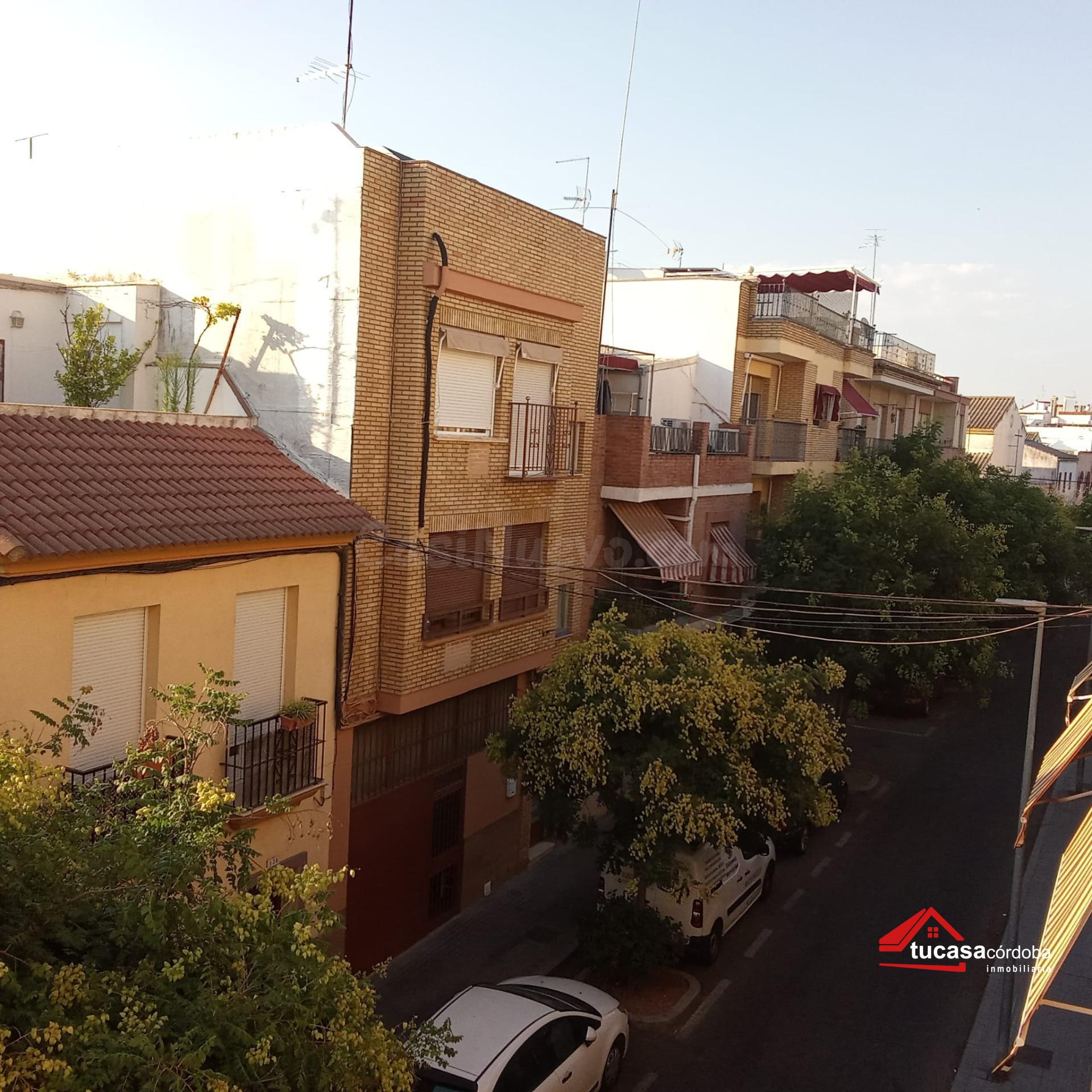 ¡EN EXCLUSIVA! Tu nuevo hogar te espera en el Barrio del Naranjo, Córdoba.