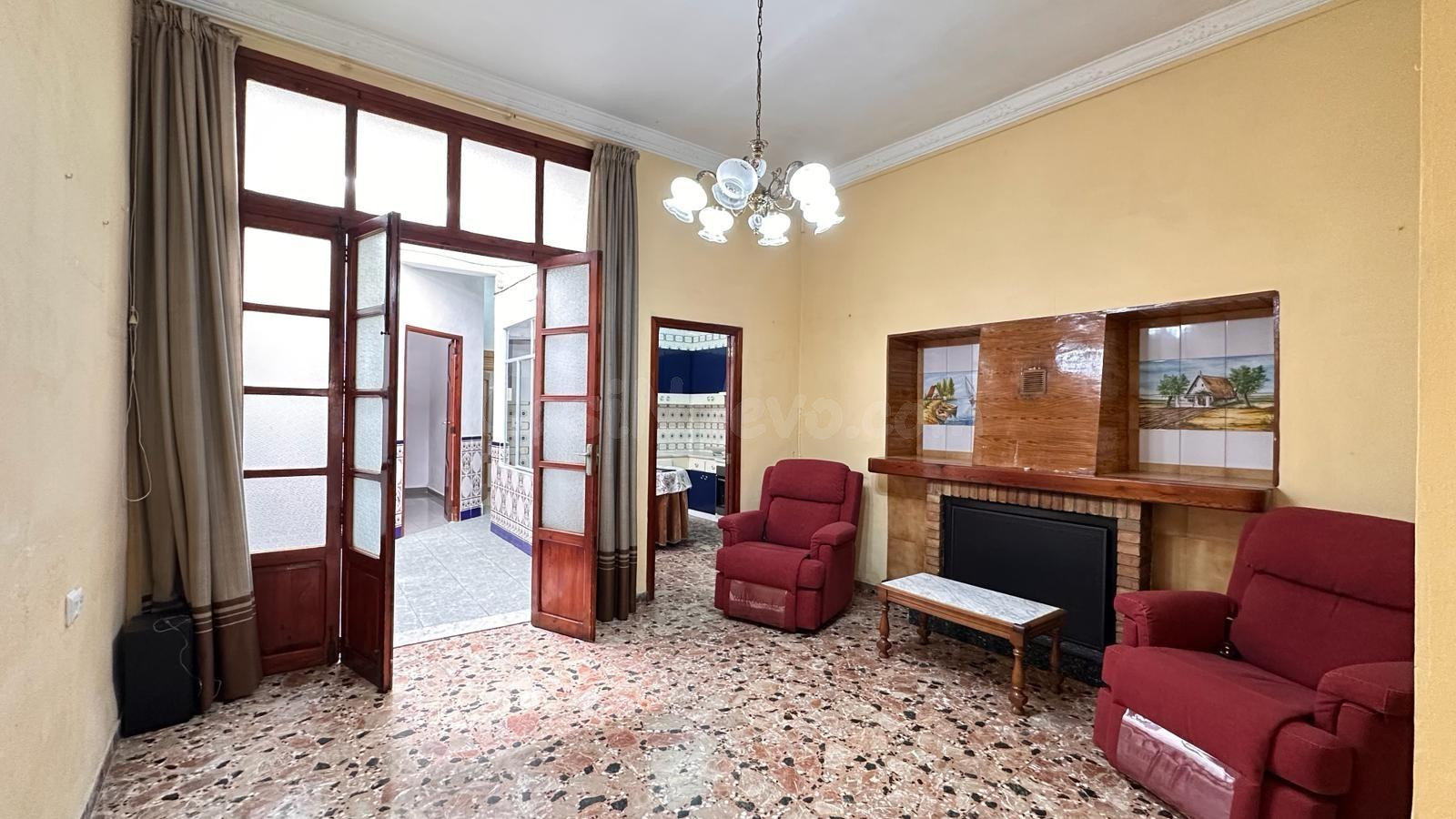 CASA EN VENTA EN CARLET – AMPLITUD, GARAJE Y TERRAZA PRIVADA