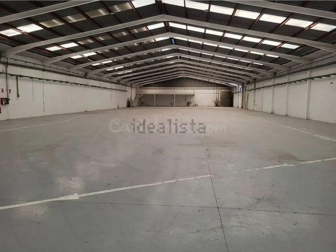 Nave industrial de 2.050 m2 en venta en el Polígono Industrial de Carlet