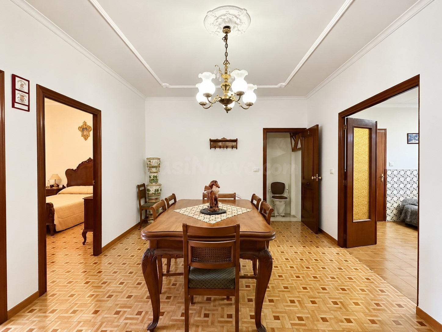 Casa con gran garaje, terraza y múltiples posibilidades en Gran Vía de Guadassuar – 175.000 €