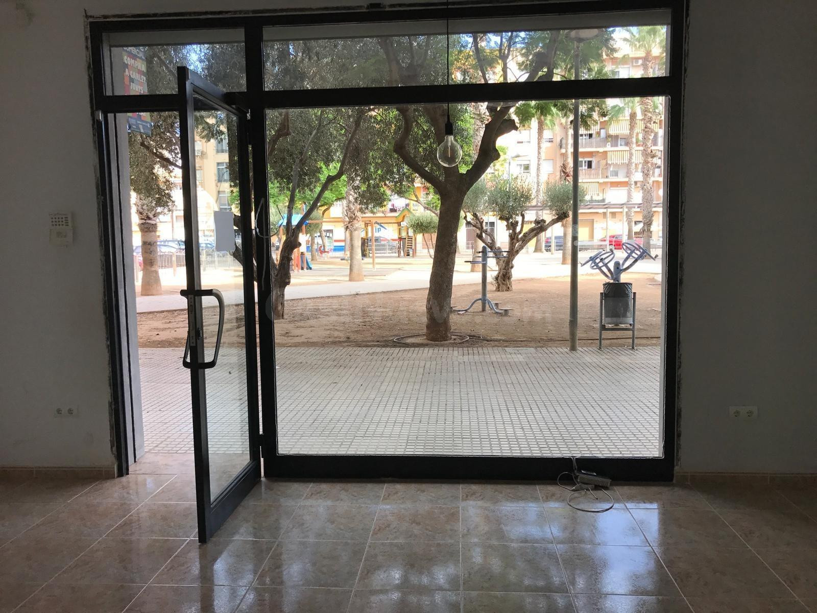 LOCAL COMERCIAL REFORMADO EN VENTA EN CARLET