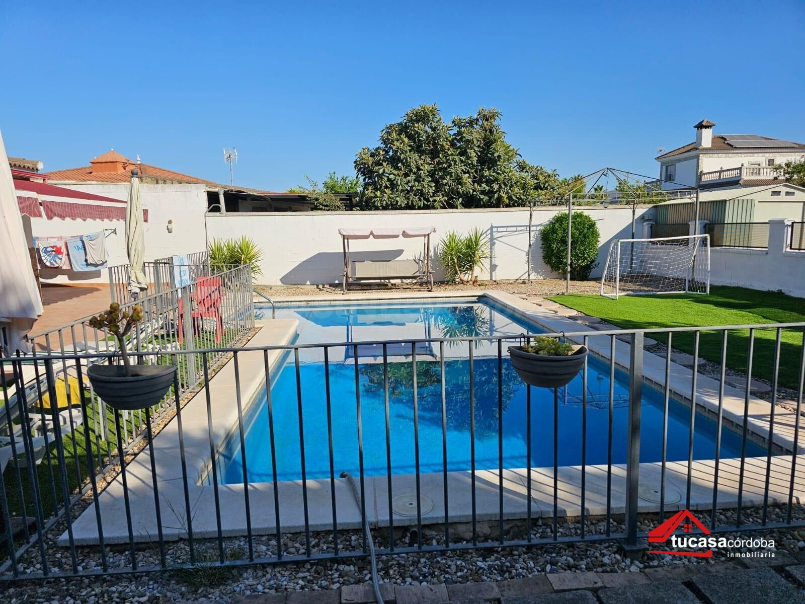 ¡Casa no hipotecable con piscina privada en Las Cigüeñas!