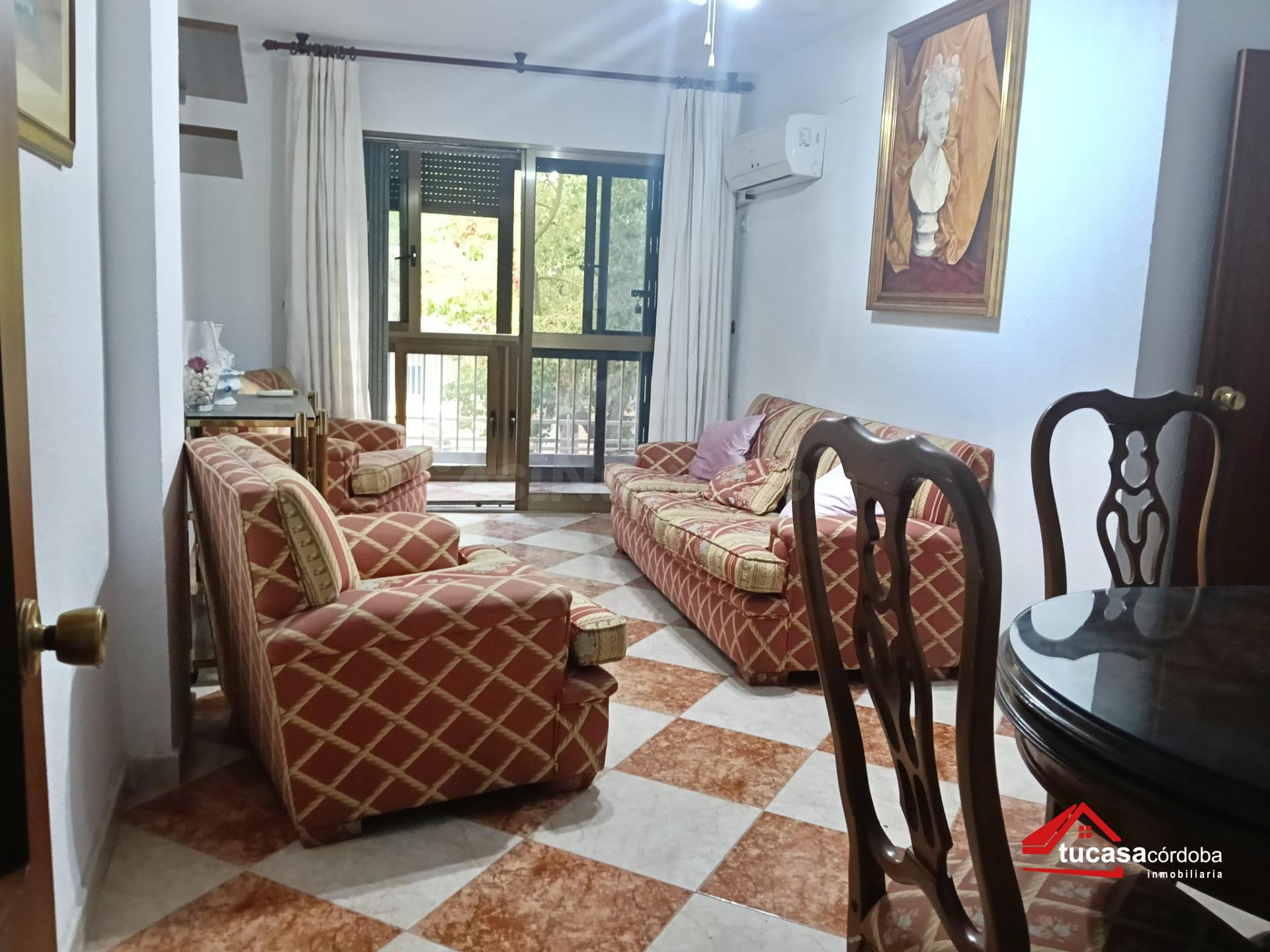 Vivienda en Almogávares con cuatro dormitorios y terraza
