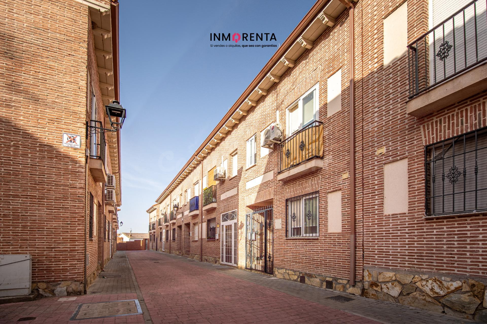 INMORRENTA VENDE EN EXCLUSIVA  CHALET EN VILLAMANTA
