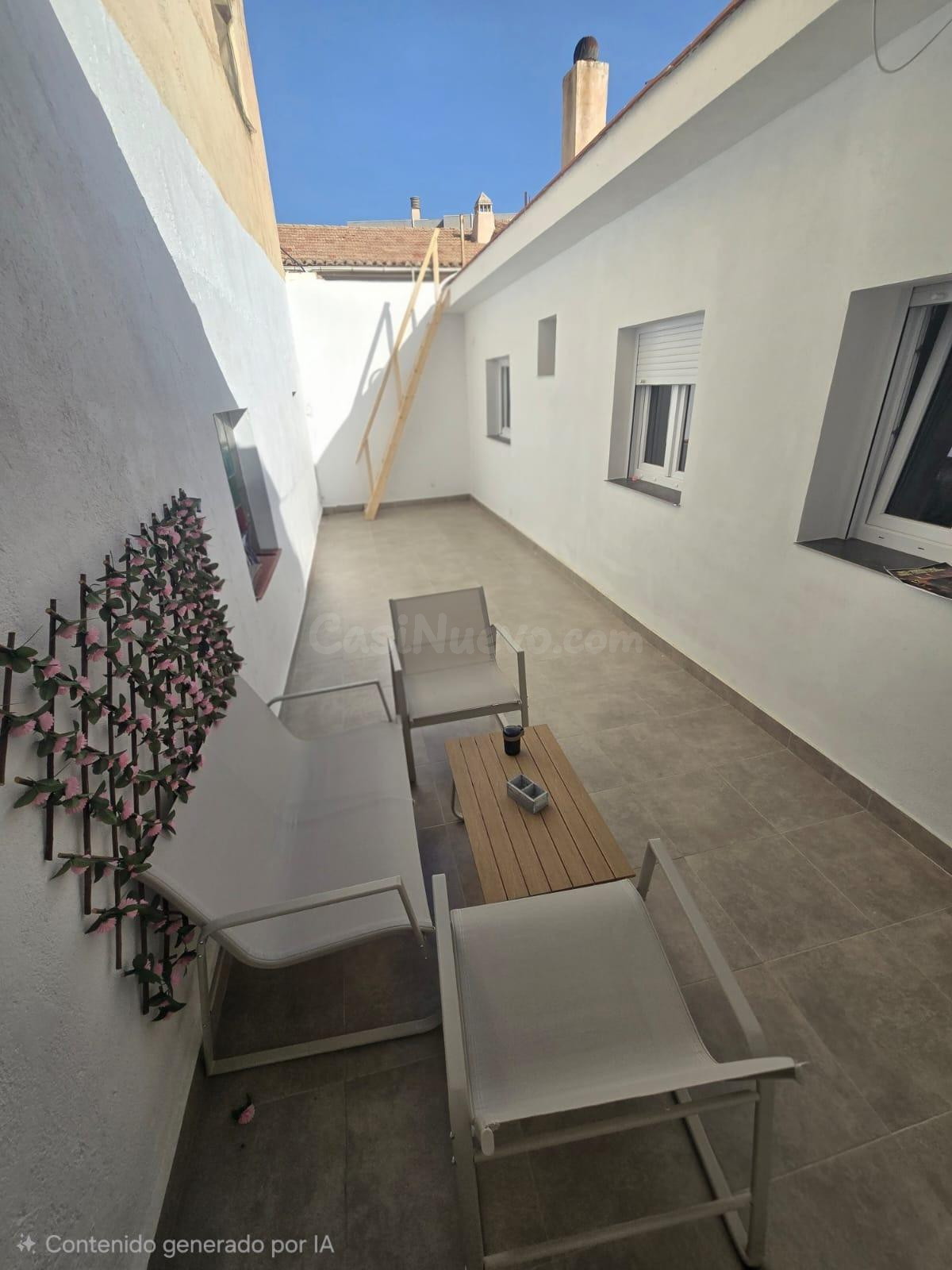 UNIFAMILIAR ADOSADO EN CALLE VIOLETA, LA ZUBIA, GRANADA.