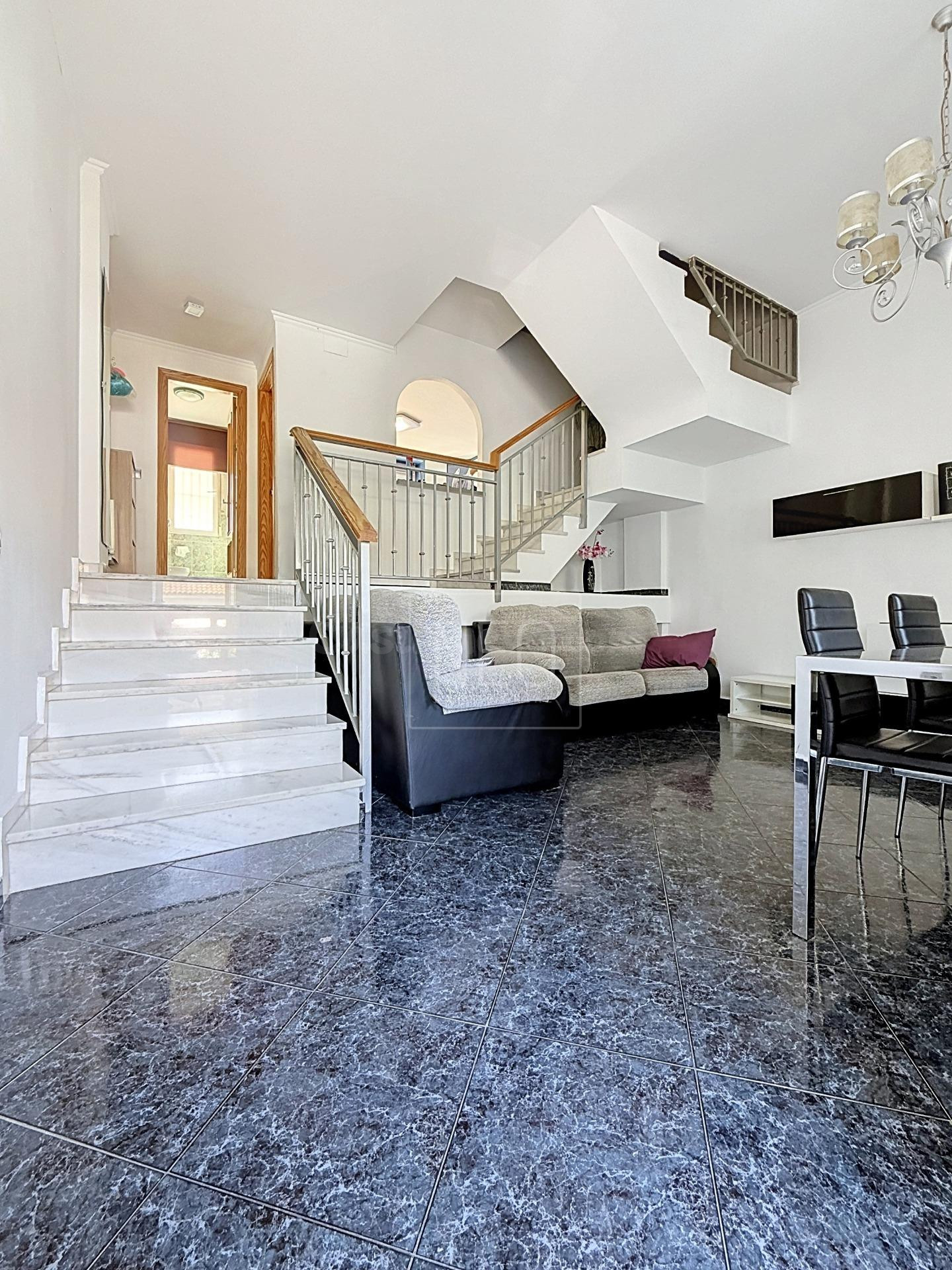 PISO EN ABDERRAMAN, LAS GABIAS.