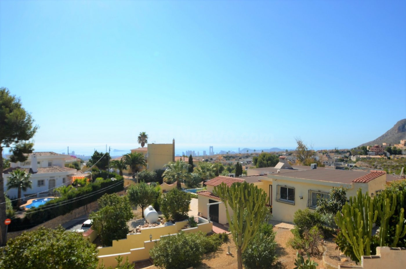 SE VENDE CHALET DE SEIS DORMITORIOS EN UNA PARCELA DE 1000 METROS CUADRADOS EN LA NUCIA SEVENDGROUP