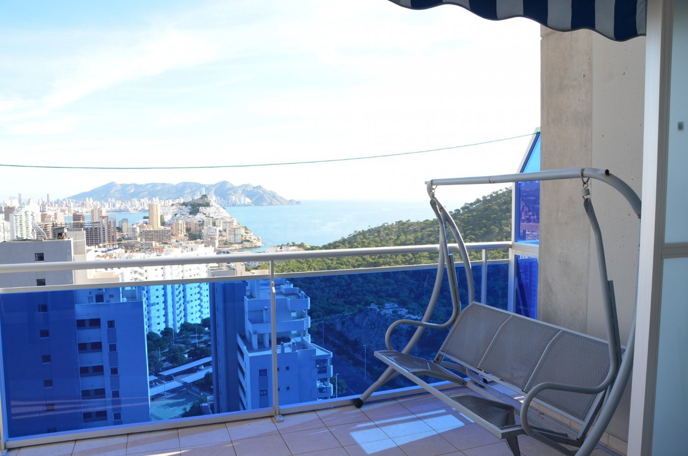 SE VENDE ÁTICO DUPLEX DE TRES DORMITORIOS EN CALA VILLAJOYOSA. SEVENDGROUP.ES