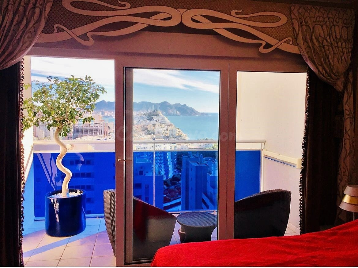 SE VENDE ATICO DUPLEX CON 3 DORMITORIOS EN LA CALA VILLAJOYOSA! SEVENDGROUP.COM!