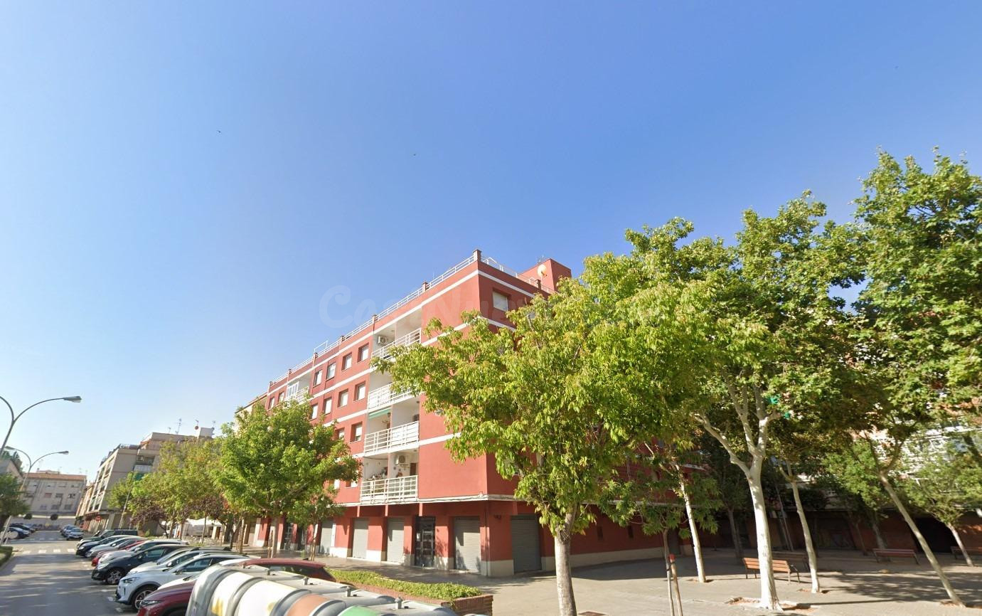 Se vende piso OKUPADO en Calle Llibertat 36 del Prat de Llob - foto 2