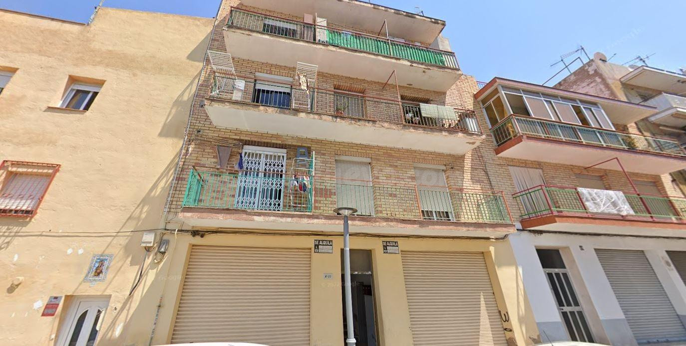 Se vende piso OKUPA en Calle Dos 51 de Tarragona (Tarragona) - foto 3